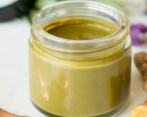 Bentonite Clay and Turmeric Face Mask